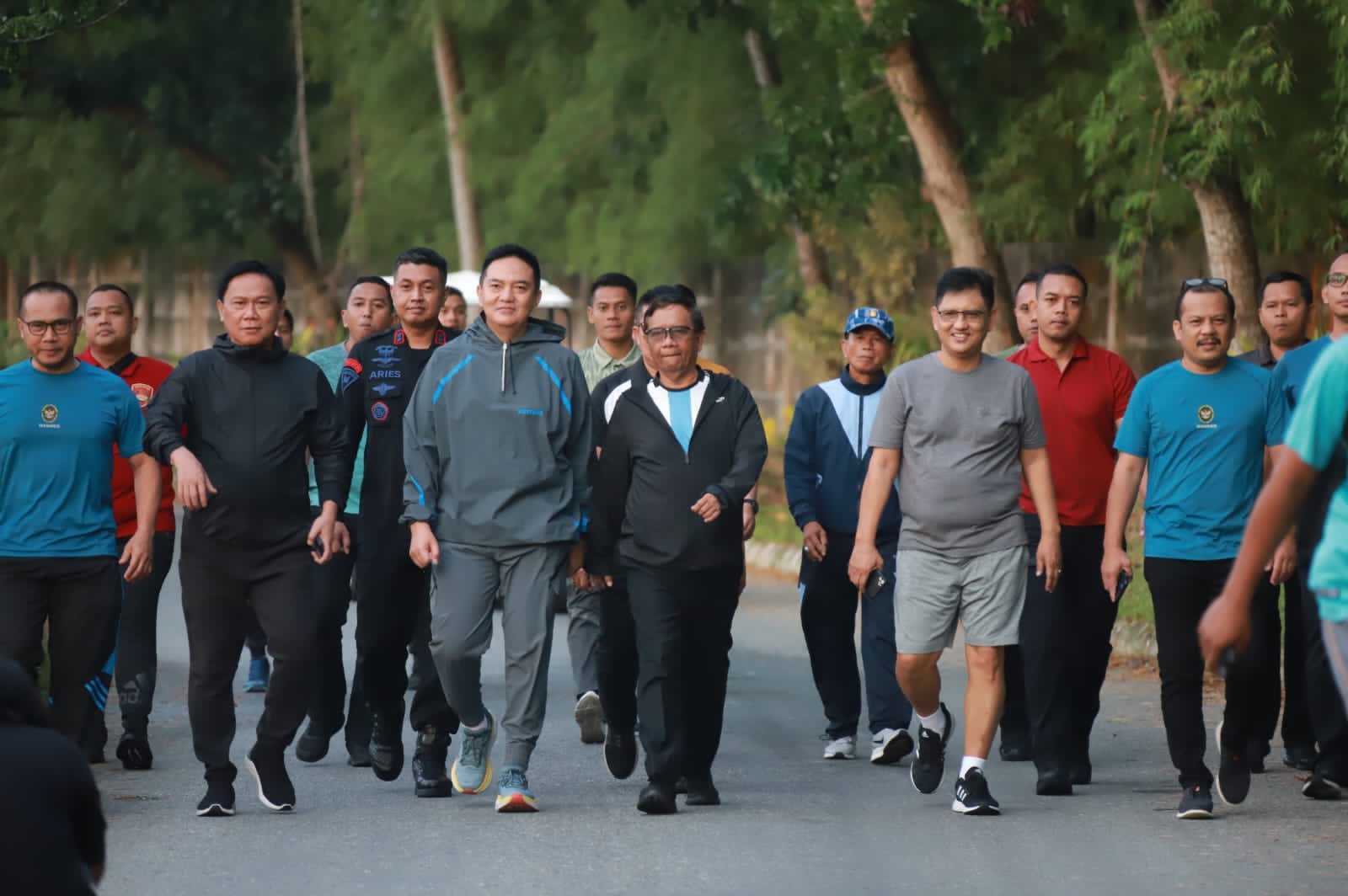 Kapolda Riau Melaksanakan Olahraga Pagi Bersama Menkopolhukam RI Beserta Rombongan
